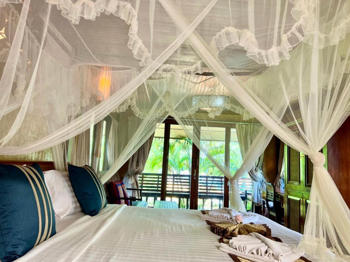 Bora Bora Villa Phuket Csalong Kültér fotó